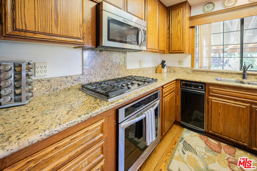 676 Zurich Drive, Lake Arrowhead, California 92352 home-pic-28